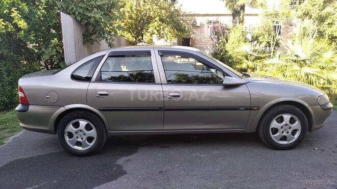 Opel Vectra 1996, 355,600 km - 2.0 l - Zaqatala