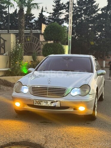 Mercedes C 200 2002, 470,000 km - 2.2 l - Astara