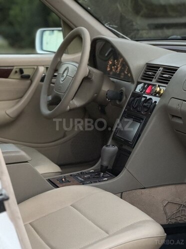 Mercedes C 230 2000, 261,000 km - 2.3 л - Saatlı