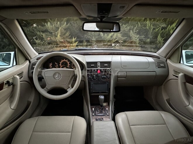 Mercedes C 230 2000, 261,000 km - 2.3 л - Saatlı