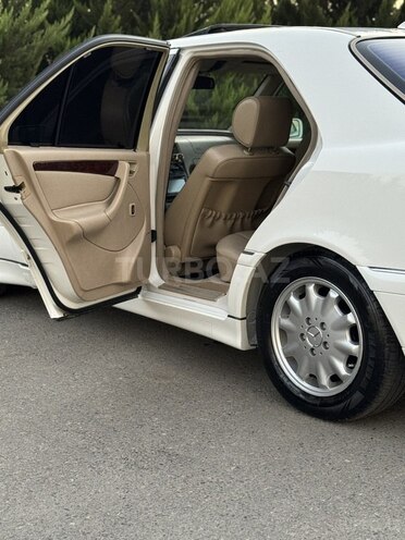 Mercedes C 230 2000, 261,000 km - 2.3 л - Saatlı