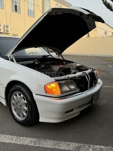 Mercedes C 230 2000, 261,000 km - 2.3 л - Saatlı