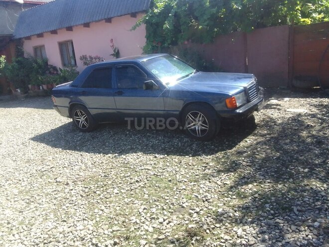 Mercedes 190 1988, 310,000 km - 1.8 л - Quba