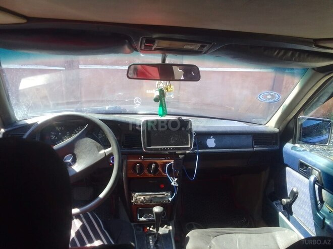 Mercedes 190 1988, 310,000 km - 1.8 л - Quba