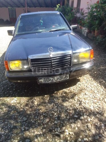 Mercedes 190 1988, 310,000 km - 1.8 л - Quba