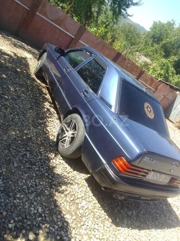 Mercedes 190 1988, 310,000 km - 1.8 л - Quba