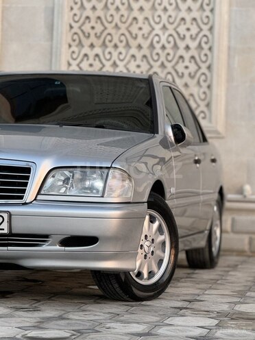 Mercedes C 200 1998, 187,000 km - 2.0 l - Saatlı