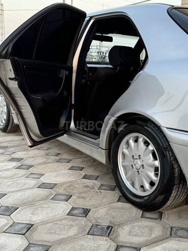 Mercedes C 200 1998, 187,000 km - 2.0 l - Saatlı