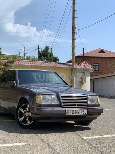 Mercedes E 200 1993, 100,000 km - 2.0 l - Astara
