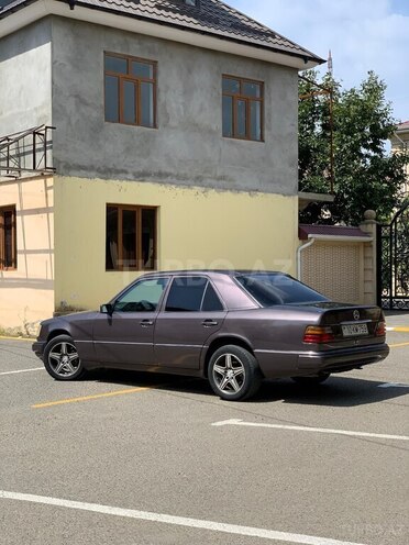 Mercedes E 200 1993, 100,000 km - 2.0 l - Astara