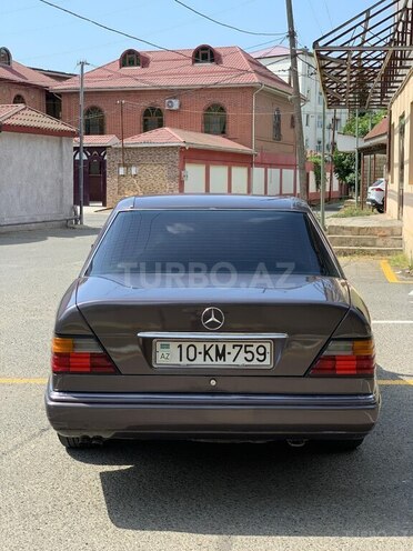 Mercedes E 200 1993, 100,000 km - 2.0 l - Astara