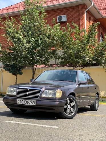 Mercedes E 200 1993, 100,000 km - 2.0 l - Astara