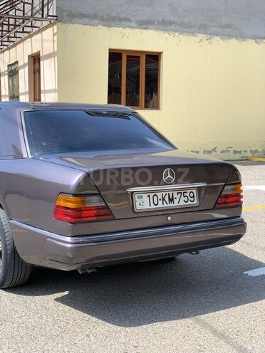 Mercedes E 200 1993, 100,000 km - 2.0 l - Astara