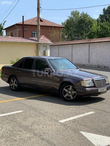 Mercedes E 200 1993, 100,000 km - 2.0 l - Astara