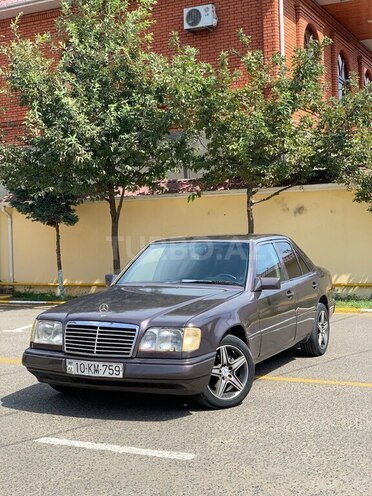 Mercedes E 200 1993, 100,000 km - 2.0 l - Astara