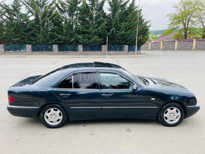 Mercedes E 200 1998, 240,000 km - 2.0 l - Qusar