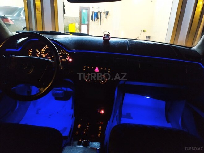 Mercedes E 200 1998, 240,000 km - 2.0 l - Qusar