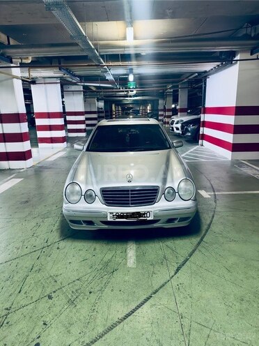 Mercedes E 240 2001, 310,000 km - 2.4 l - Bakı