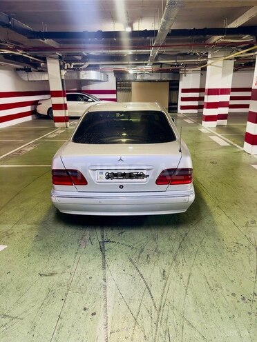 Mercedes E 240 2001, 310,000 km - 2.4 l - Bakı