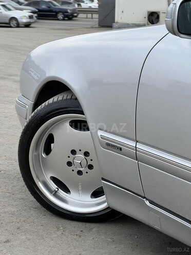 Mercedes E 240 2001, 310,000 km - 2.4 l - Bakı