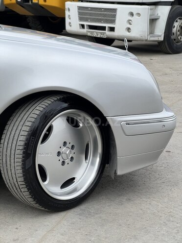 Mercedes E 240 2001, 310,000 km - 2.4 l - Bakı