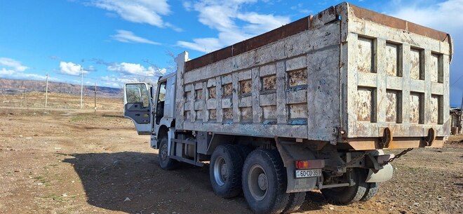 HOWO Sinotruk 2014, 241,000 km - 9.7 l - Tovuz