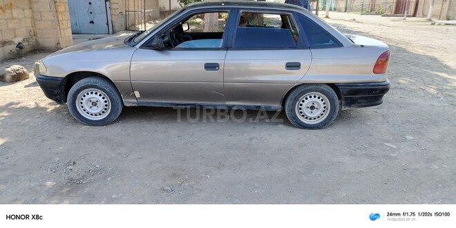 Opel Astra 1993, 462,086 km - 1.8 l - Yevlax