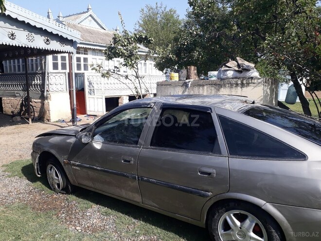Opel Vectra 1997, 208,500 km - 2.0 l - Sabirabad