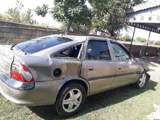Opel Vectra 1997, 208,500 km - 2.0 l - Sabirabad