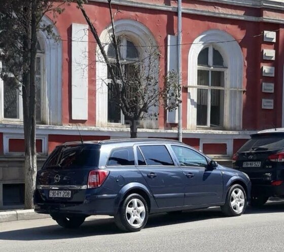 Opel Astra 2007, 320,000 km - 1.4 l - Naftalan