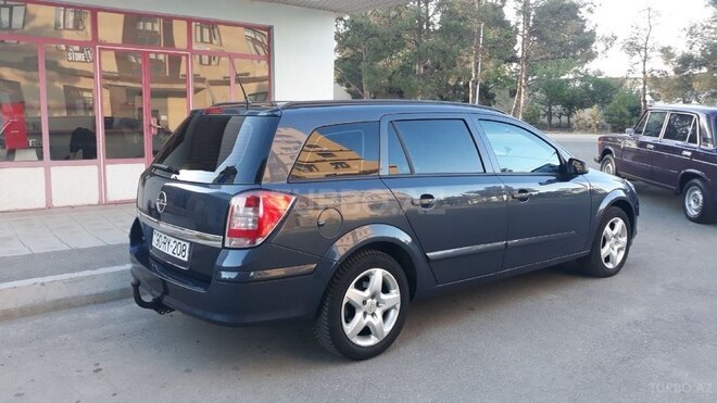 Opel Astra 2007, 320,000 km - 1.4 l - Naftalan