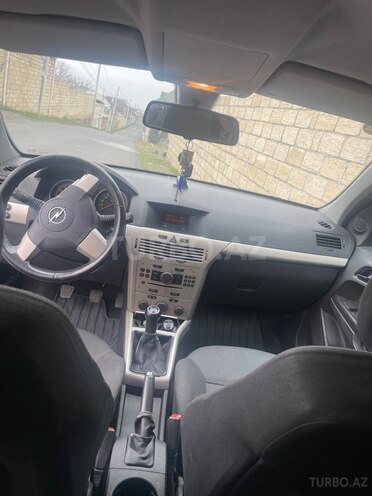 Opel Astra 2007, 320,000 km - 1.4 l - Naftalan