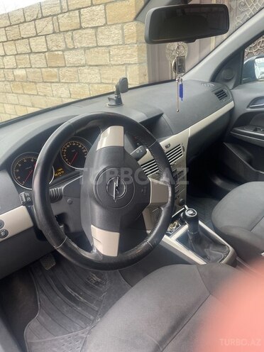 Opel Astra 2007, 320,000 km - 1.4 l - Naftalan