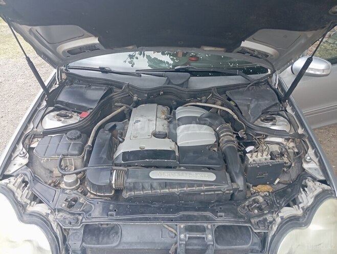 Mercedes C 200 2001, 294,440 km - 2.0 л - Qazax