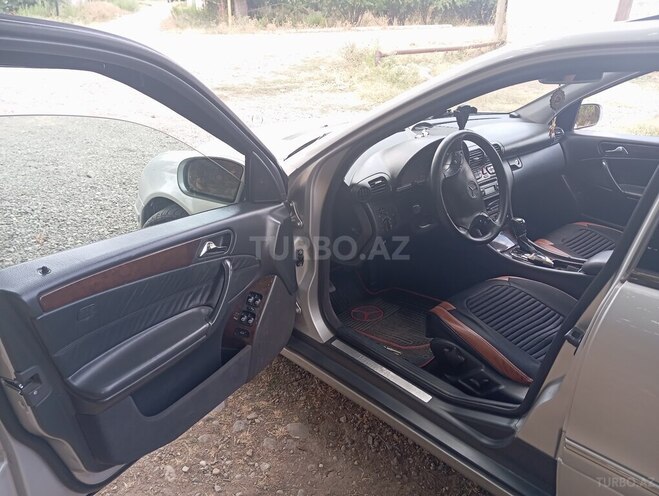 Mercedes C 200 2001, 294,440 km - 2.0 л - Qazax