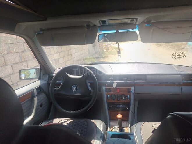 Mercedes E 250 1993, 300,000 km - 2.5 l - Bakı