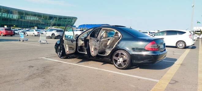 Mercedes E 220 2002, 295,000 km - 2.2 l - Bakı