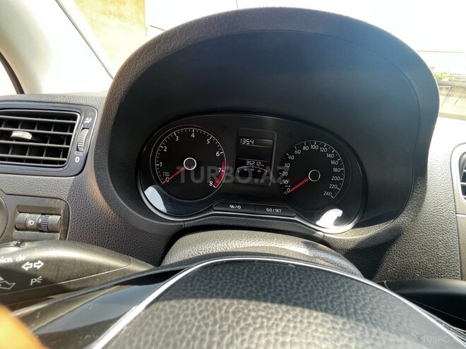 Volkswagen Polo 2019, 35,200 km - 1.6 l - Bakı