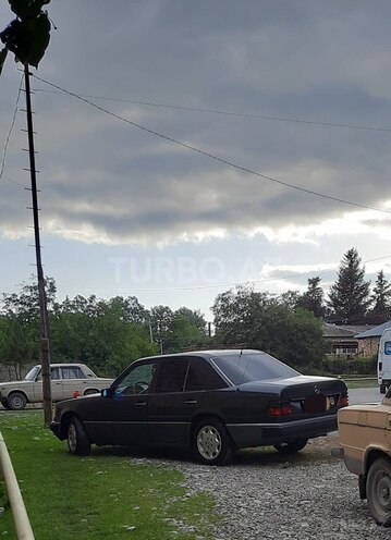 Mercedes E 250 1993, 400,000 km - 2.5 l - Şəki