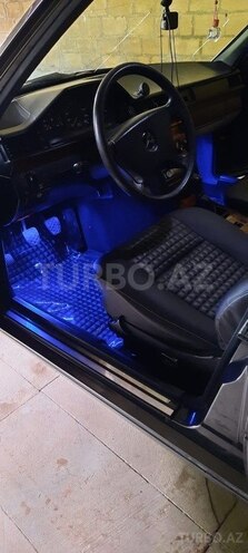 Mercedes E 250 1993, 400,000 km - 2.5 l - Şəki