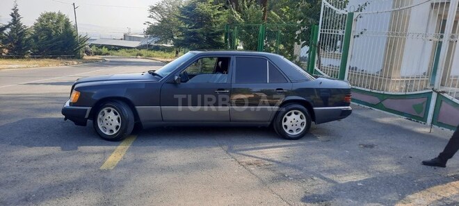 Mercedes E 250 1993, 400,000 km - 2.5 l - Şəki