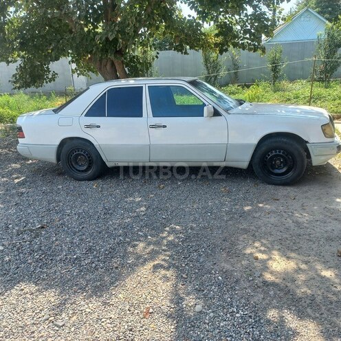 Mercedes E 250 1993, 450,000 km - 2.5 л - Sabirabad