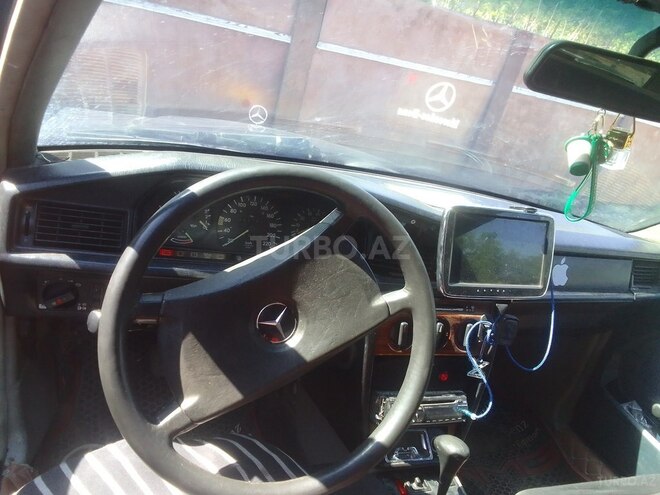 Mercedes 190 1988, 415,863 km - 1.8 л - Quba