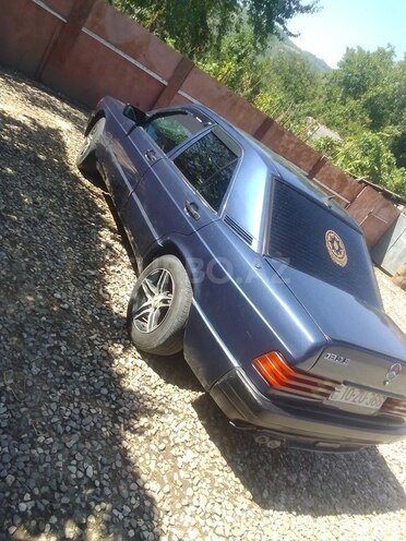 Mercedes 190 1988, 415,863 km - 1.8 л - Quba