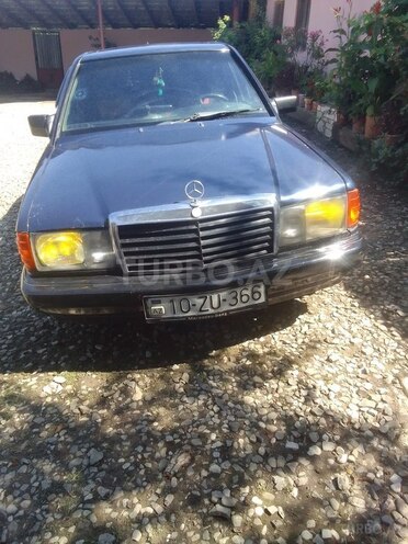 Mercedes 190 1988, 415,863 km - 1.8 л - Quba