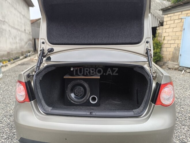 Volkswagen Jetta 2006, 278,000 km - 1.6 l - Masallı