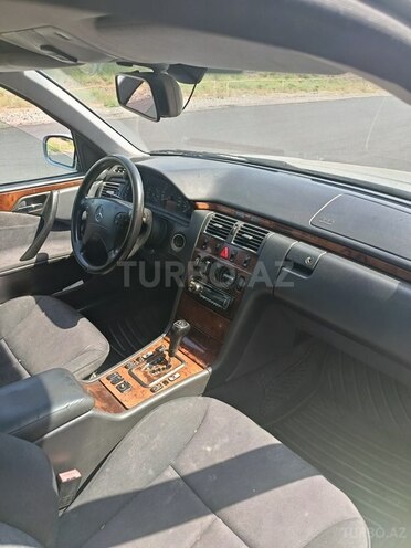 Mercedes E 320 2001, 380,000 km - 3.2 l - Şirvan