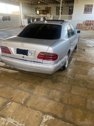 Mercedes E 230 1997, 234,758 km - 2.0 l - Bakı