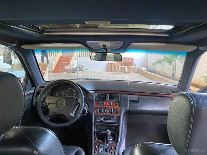 Mercedes E 230 1997, 234,758 km - 2.0 l - Bakı