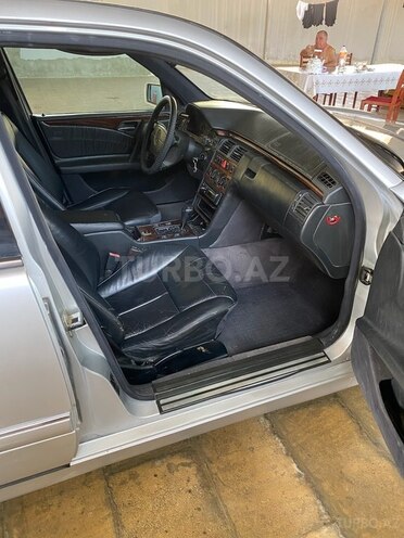 Mercedes E 230 1997, 234,758 km - 2.0 l - Bakı